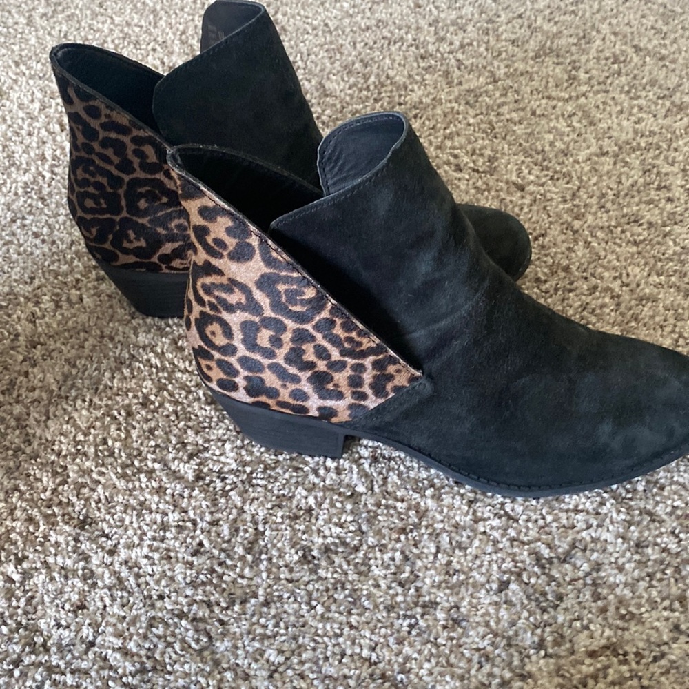 Women’s booties black w leopard